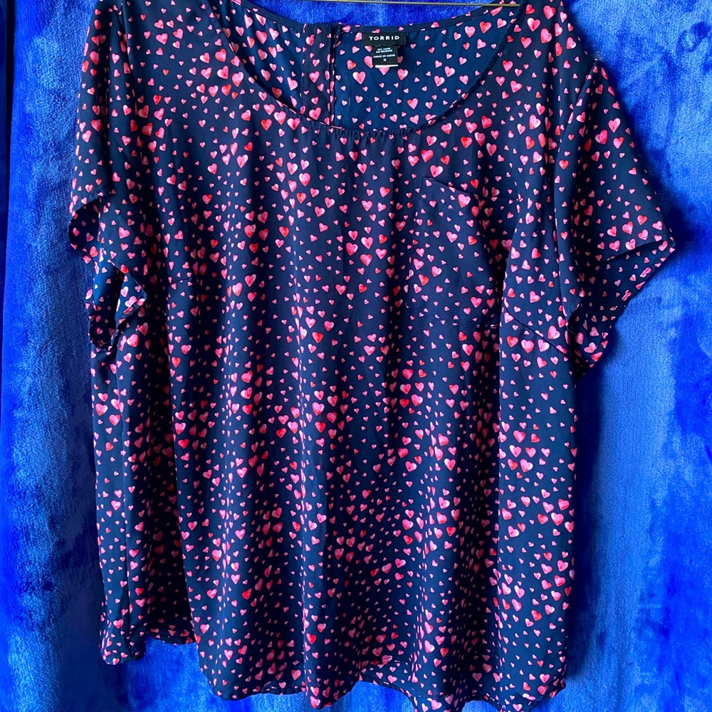Torrid pink heart Short sleeved polyester XL